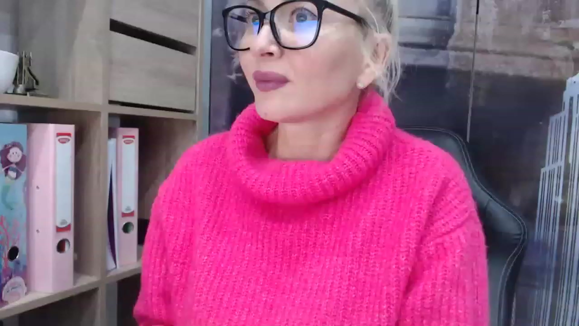 Gallery image thumbnail from yourstepmomy's myfreecams stream on, 11/20/2022, 22:27 image 17 of 20