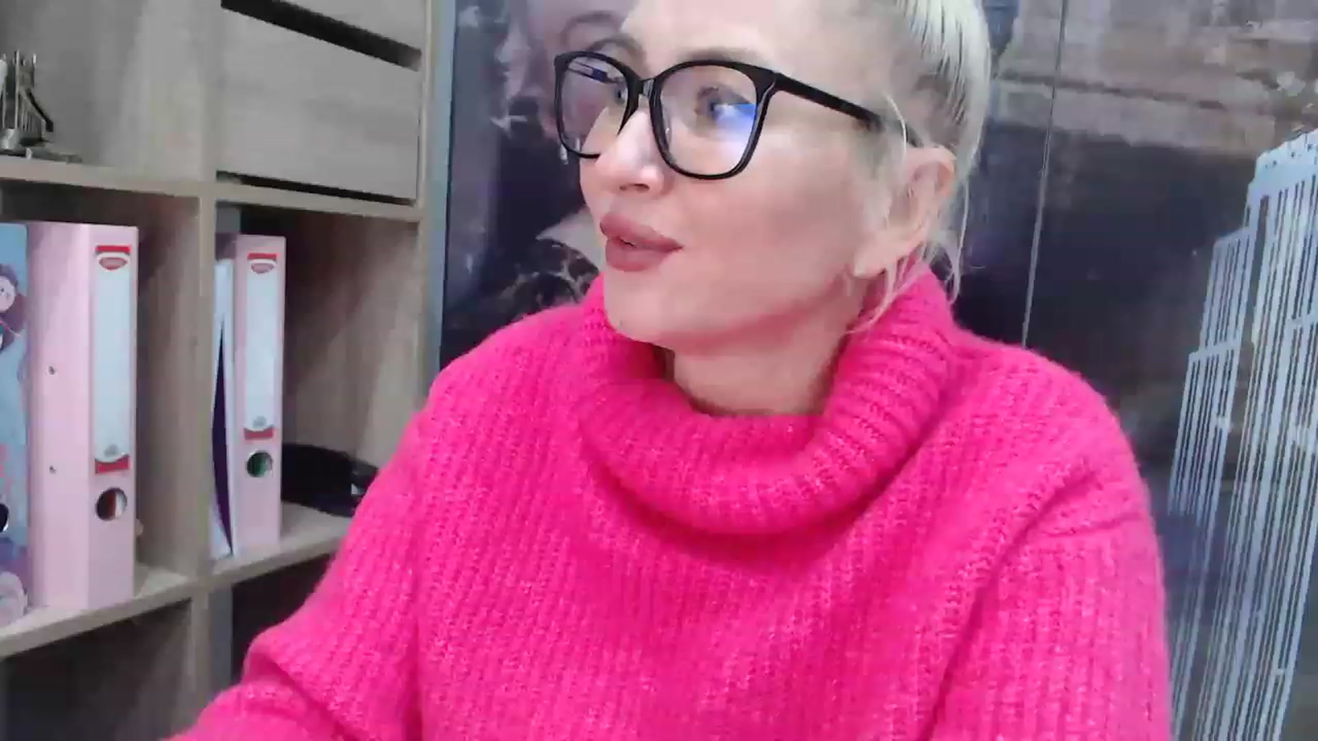 Gallery image thumbnail from yourstepmomy's myfreecams stream on, 11/20/2022, 22:27 image 9 of 20