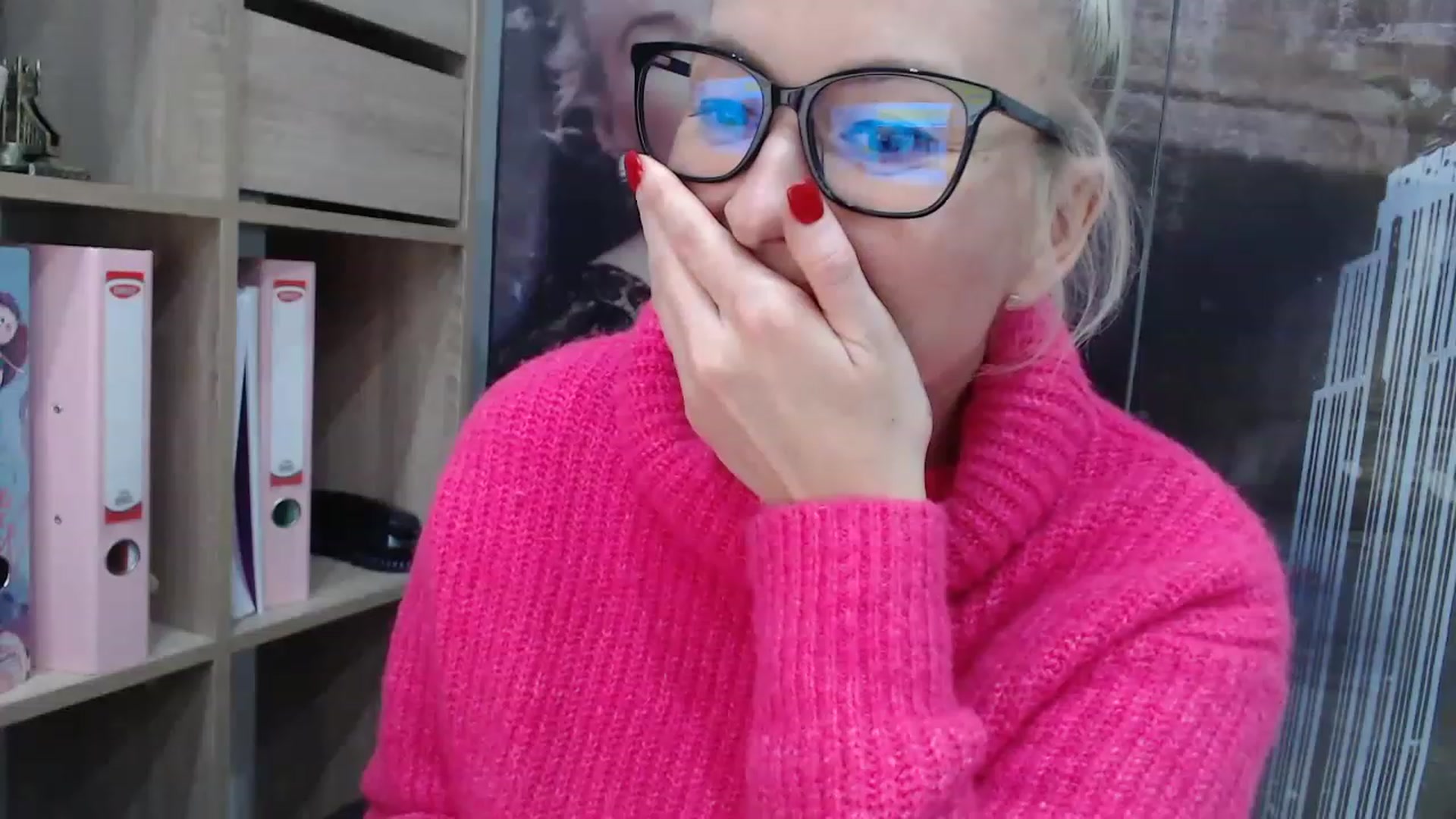 Gallery image thumbnail from yourstepmomy's myfreecams stream on, 11/20/2022, 22:27 image 4 of 20