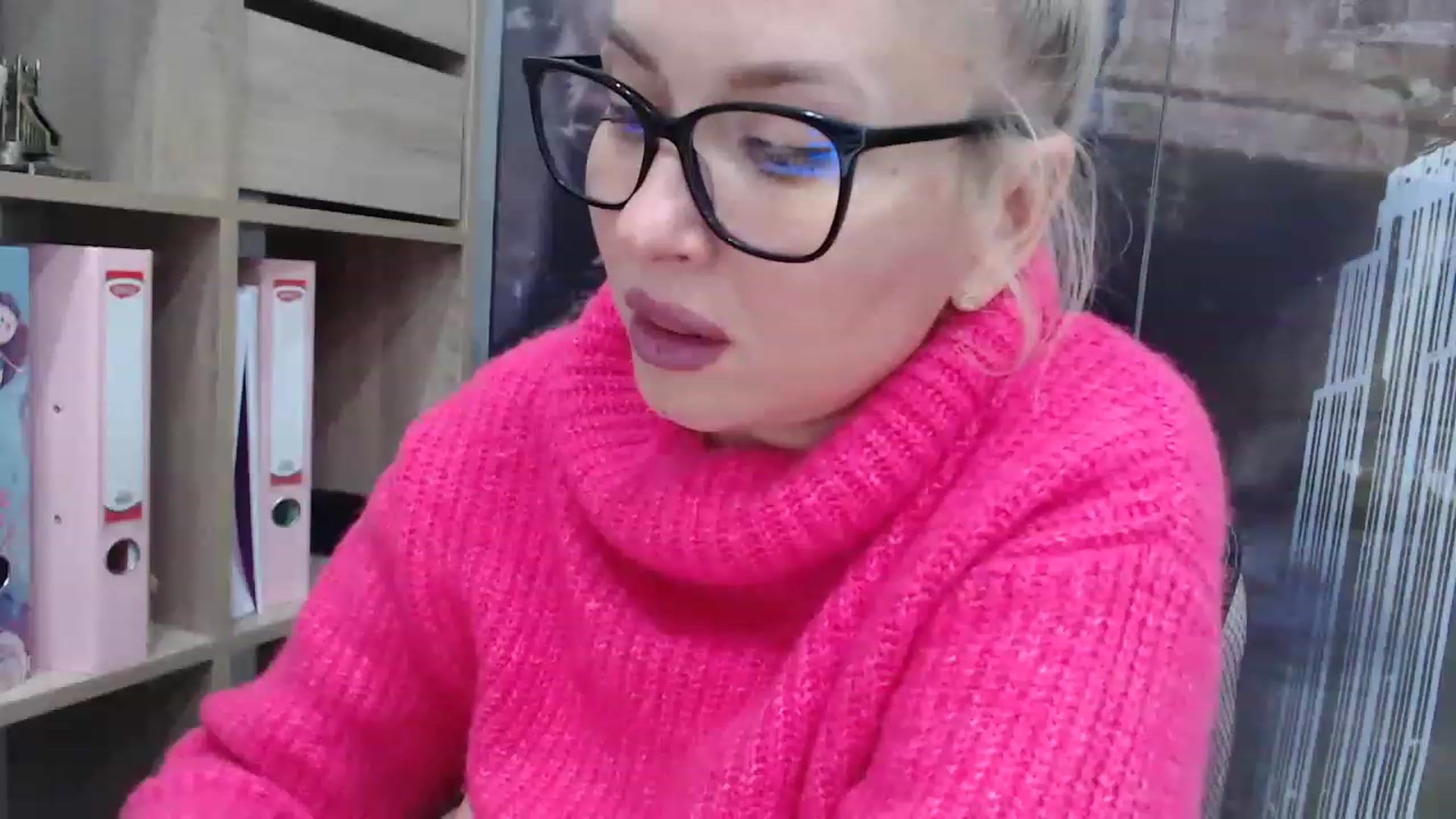 Gallery image thumbnail from yourstepmomy's myfreecams stream on, 11/20/2022, 22:27 image 14 of 20