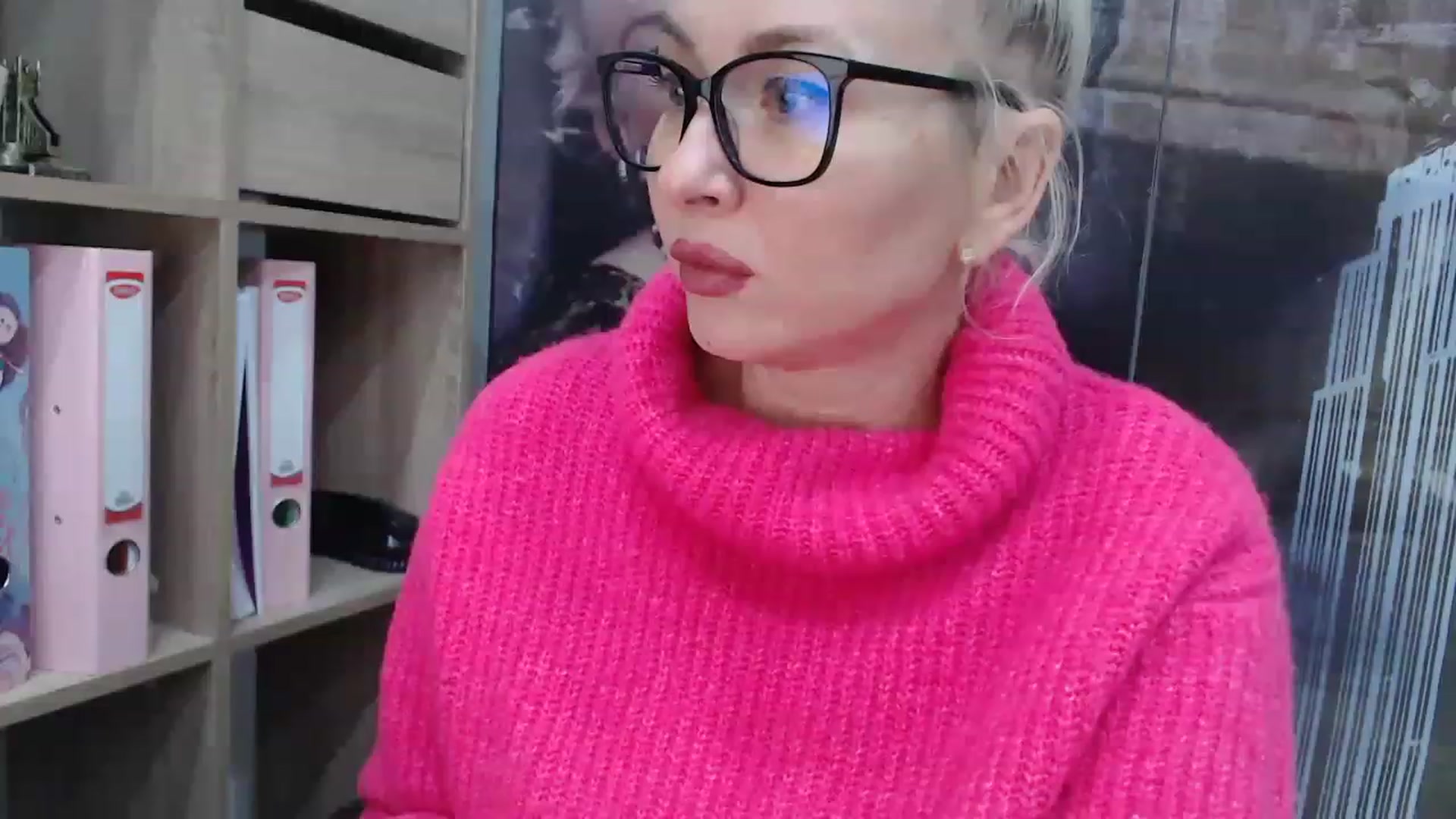 Gallery image thumbnail from yourstepmomy's myfreecams stream on, 11/20/2022, 22:27 image 5 of 20