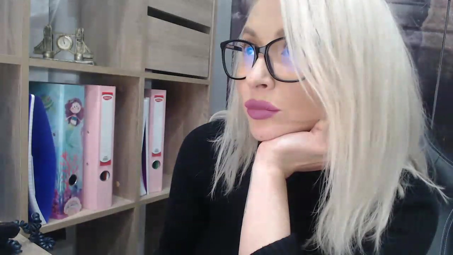Gallery image thumbnail from yourstepmomy's myfreecams stream on, 11/23/2022, 21:41 image 12 of 20