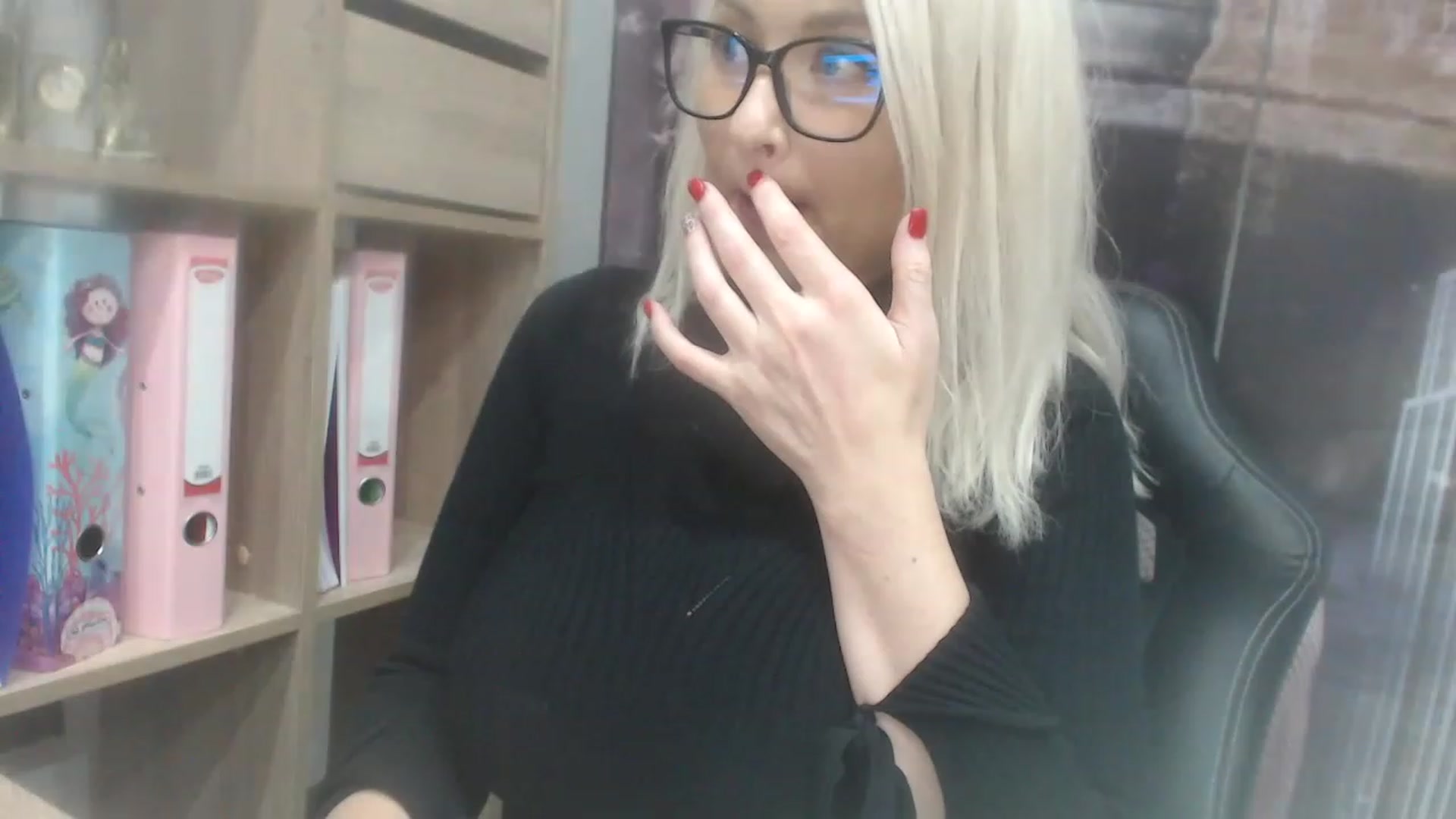 Gallery image thumbnail from yourstepmomy's myfreecams stream on, 11/23/2022, 21:41 image 5 of 20