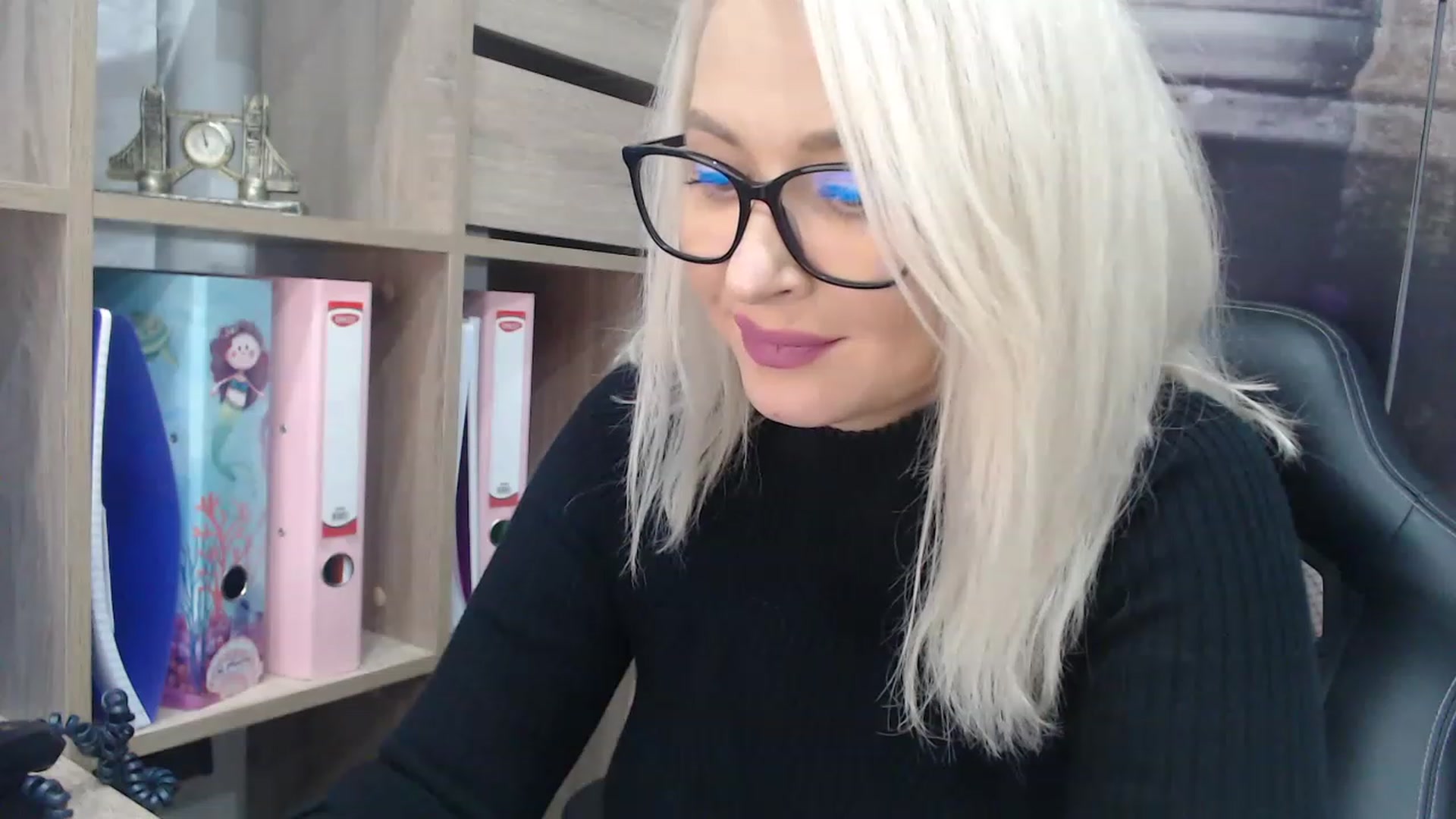 Gallery image thumbnail from yourstepmomy's myfreecams stream on, 11/23/2022, 21:41 image 11 of 20