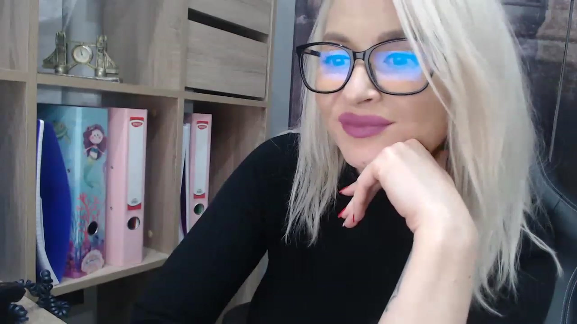 Gallery image thumbnail from yourstepmomy's myfreecams stream on, 11/23/2022, 21:41 image 13 of 20