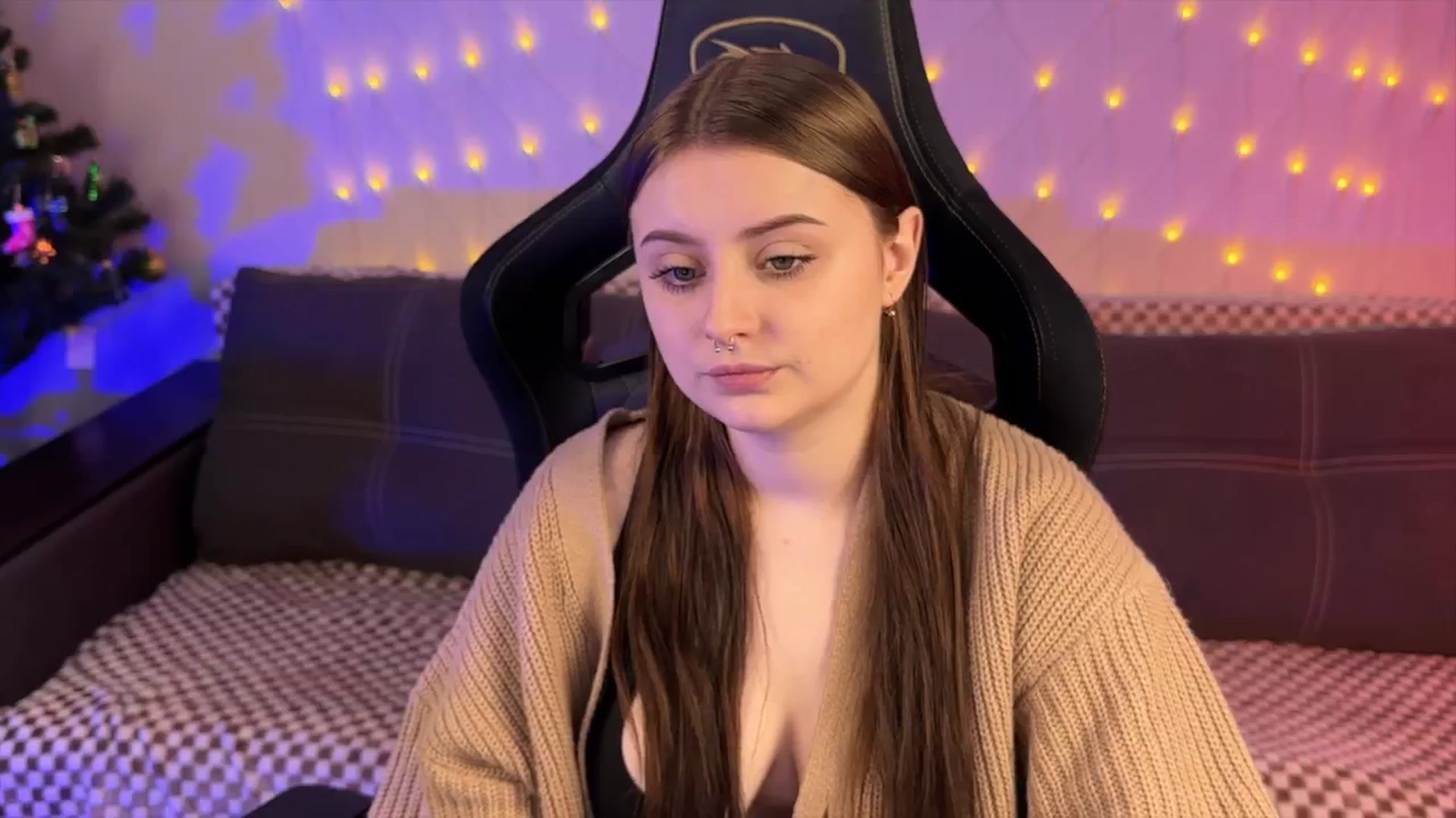 Gallery image thumbnail from yuunalii's myfreecams stream on, 12/13/2024, 13:33 image 6 of 20