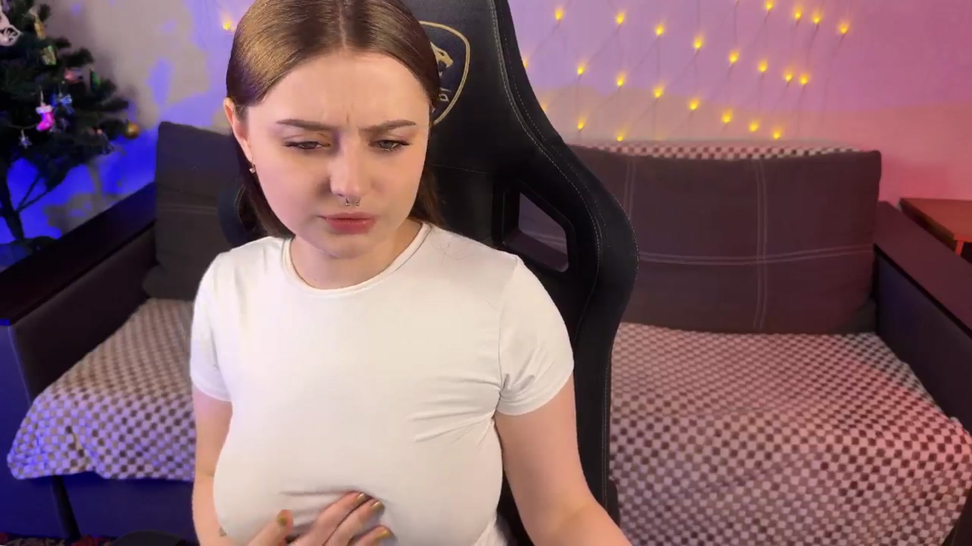 Gallery image thumbnail from yuunalii's myfreecams stream on, 01/02/2025, 10:43 image 14 of 20