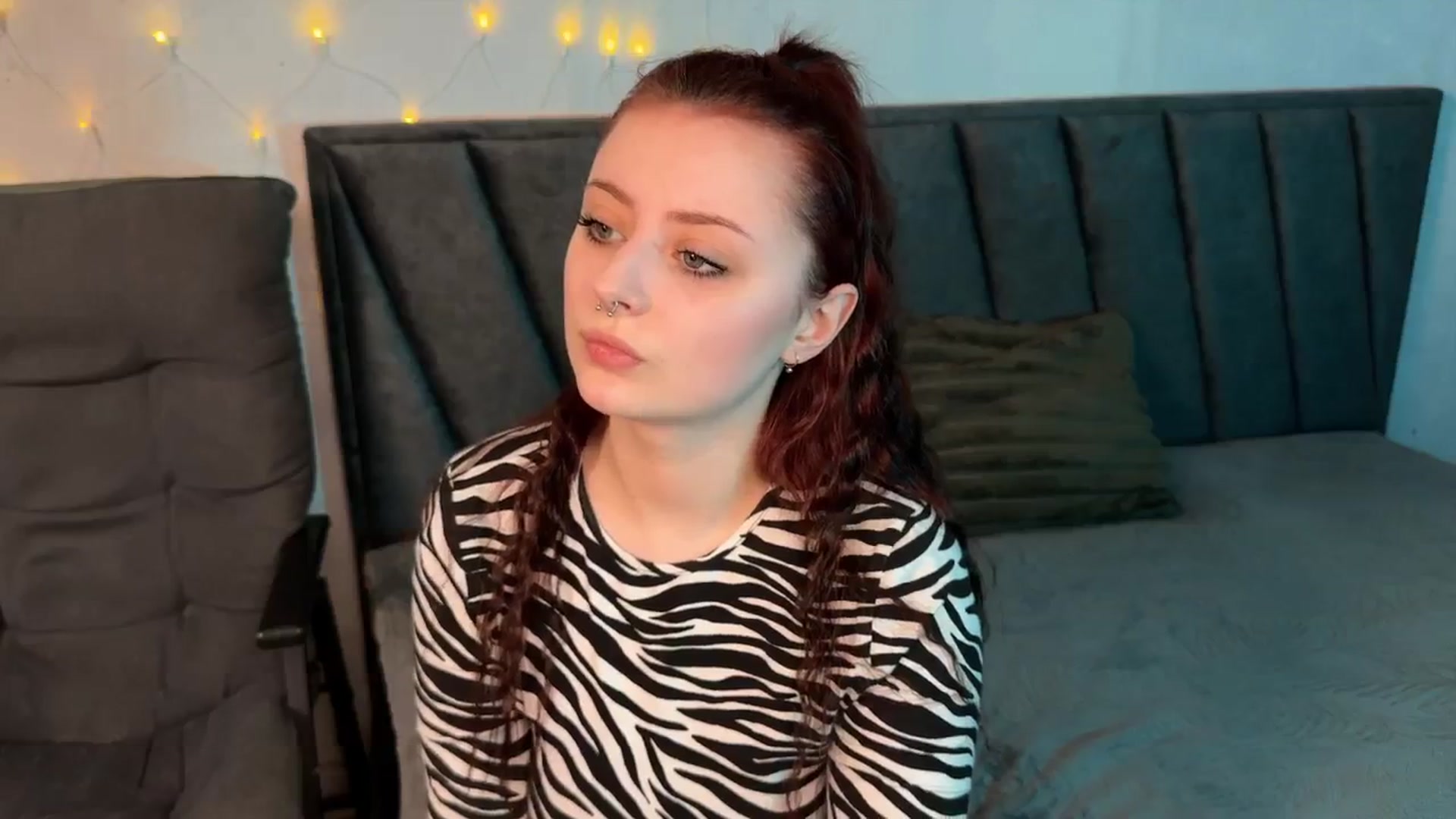 Gallery image thumbnail from yuunalii's myfreecams stream on, 03/10/2025, 12:19 image 16 of 20