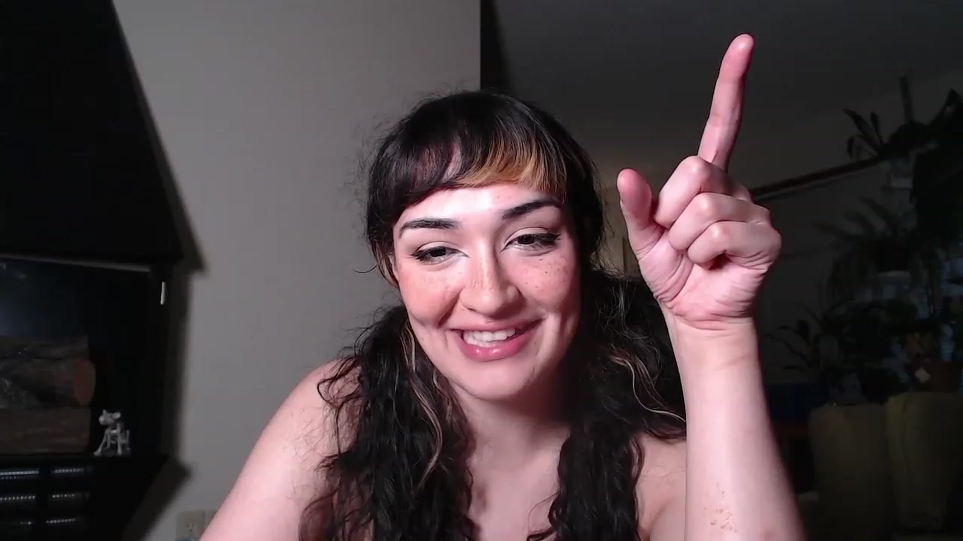 Gallery image thumbnail from zoeyjpeg's myfreecams stream on, 05/16/2023, 03:26 image 19 of 20