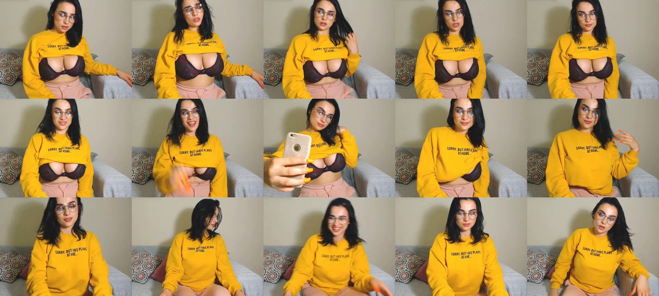 GirlofOct-MFC-201908292302_m.jpg