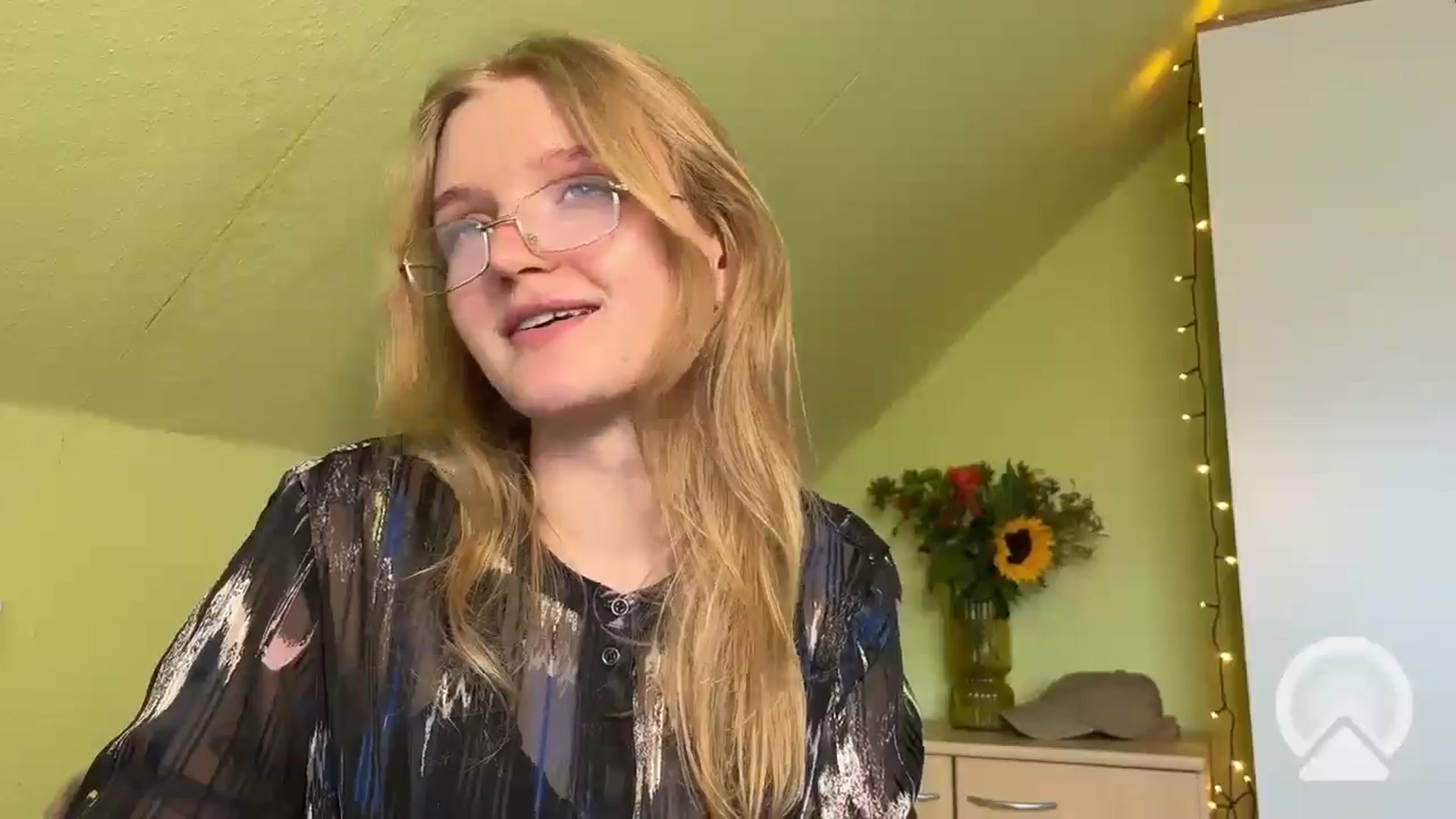 BlondeVixen_A video thumbnail