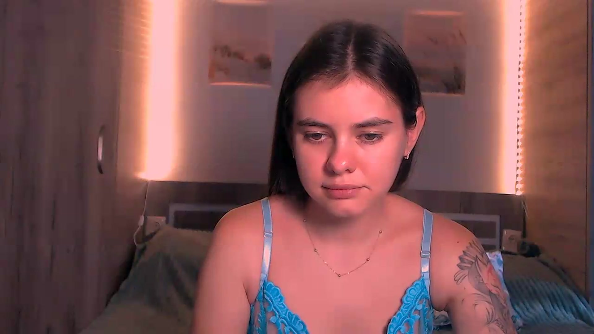 ZoeMil video thumbnail