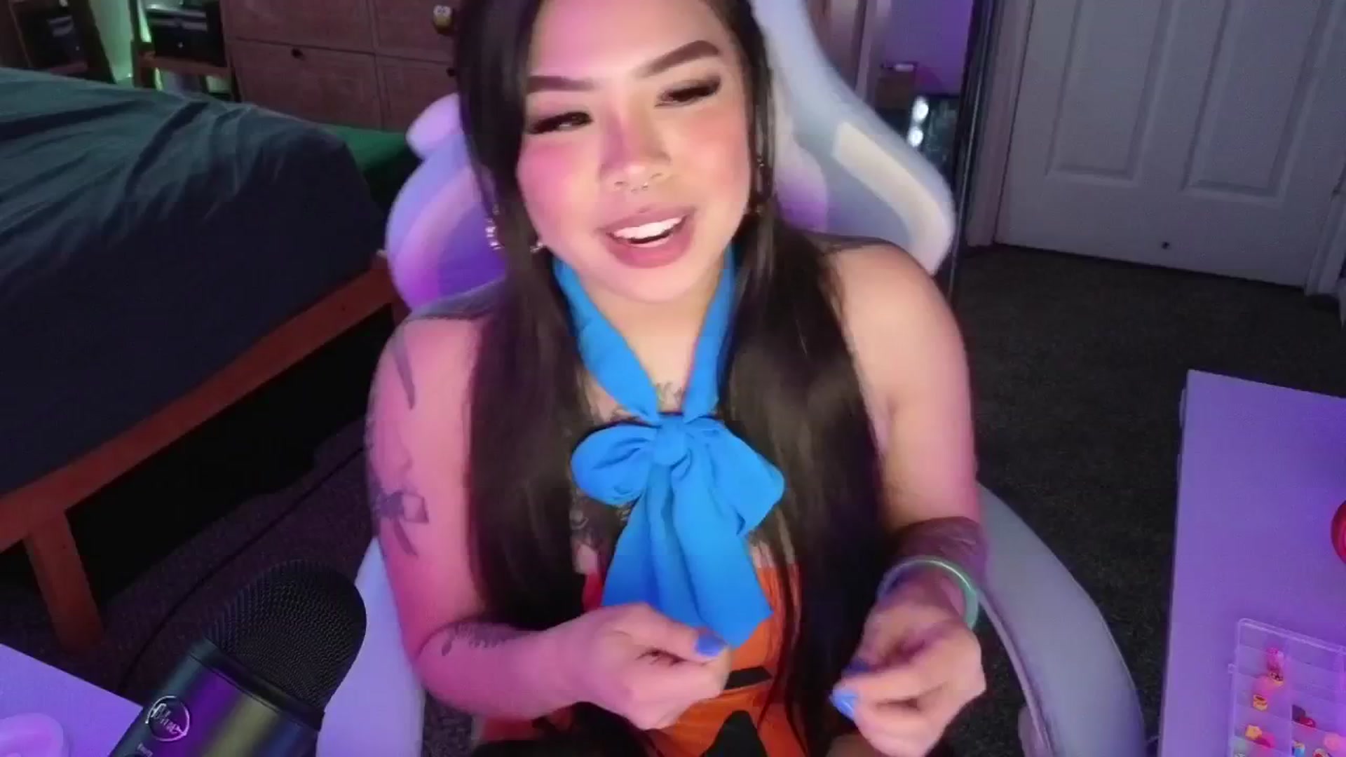 dolllface video thumbnail