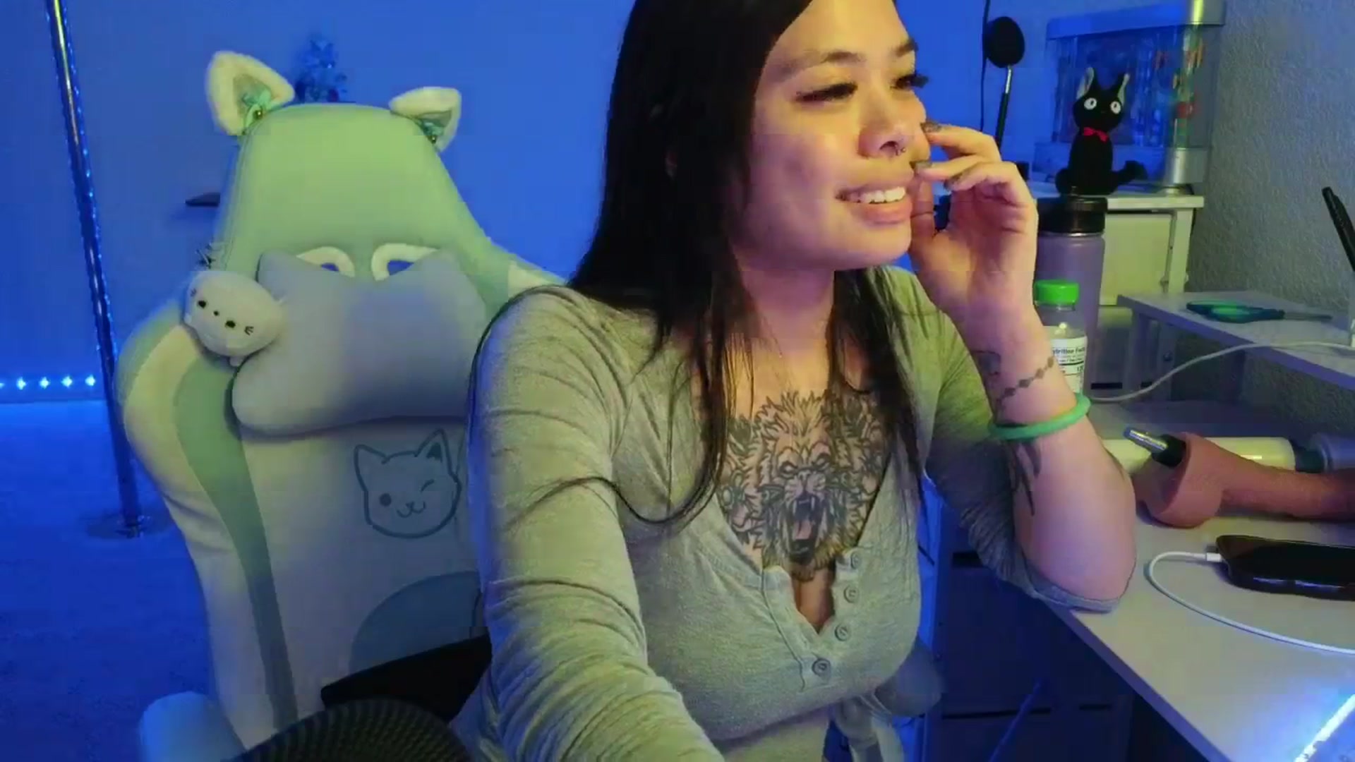 dolllface video thumbnail