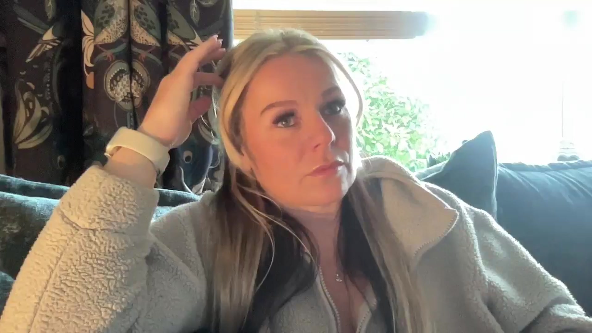 Little_L video thumbnail