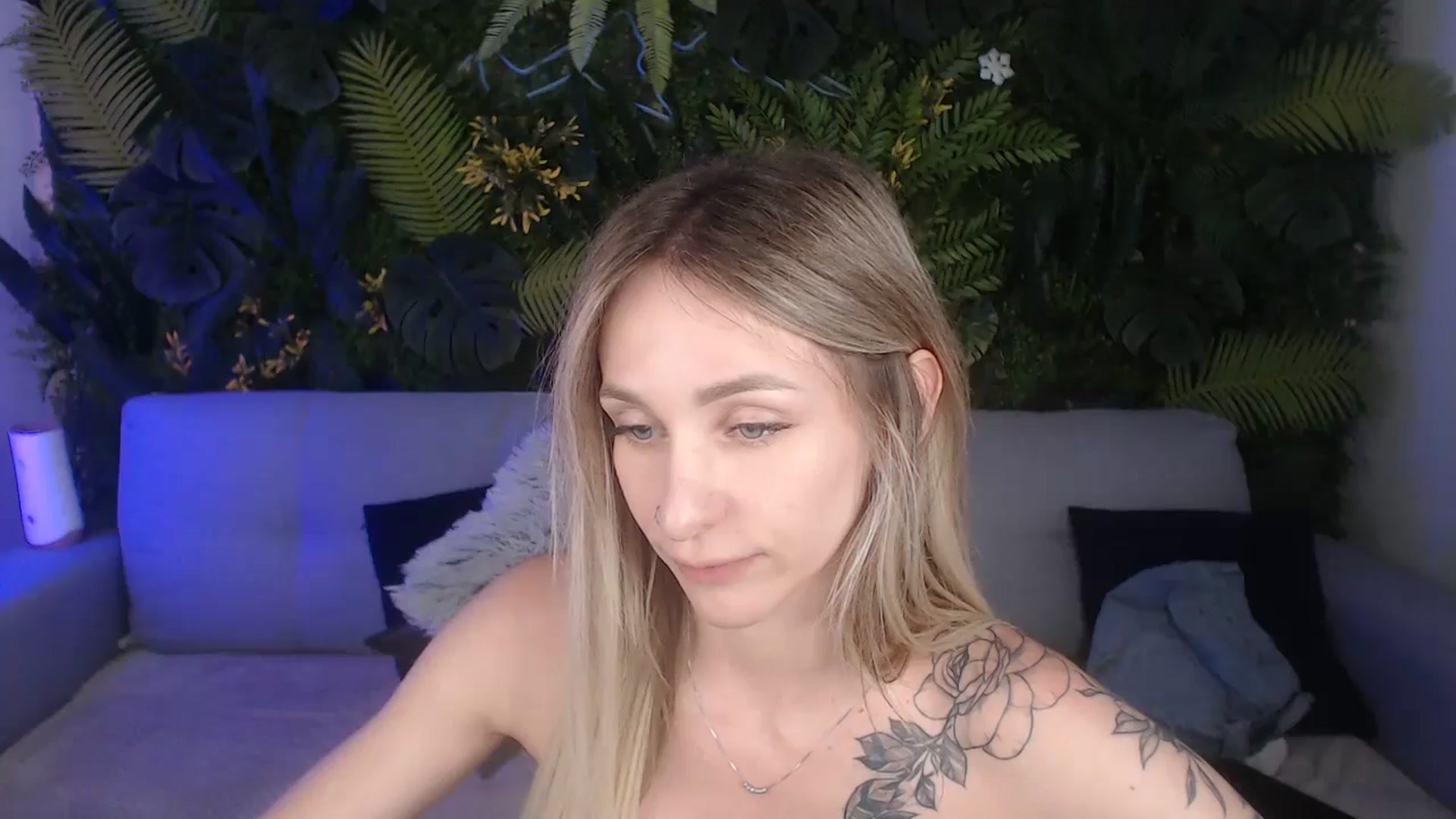 Horny_Blond video thumbnail