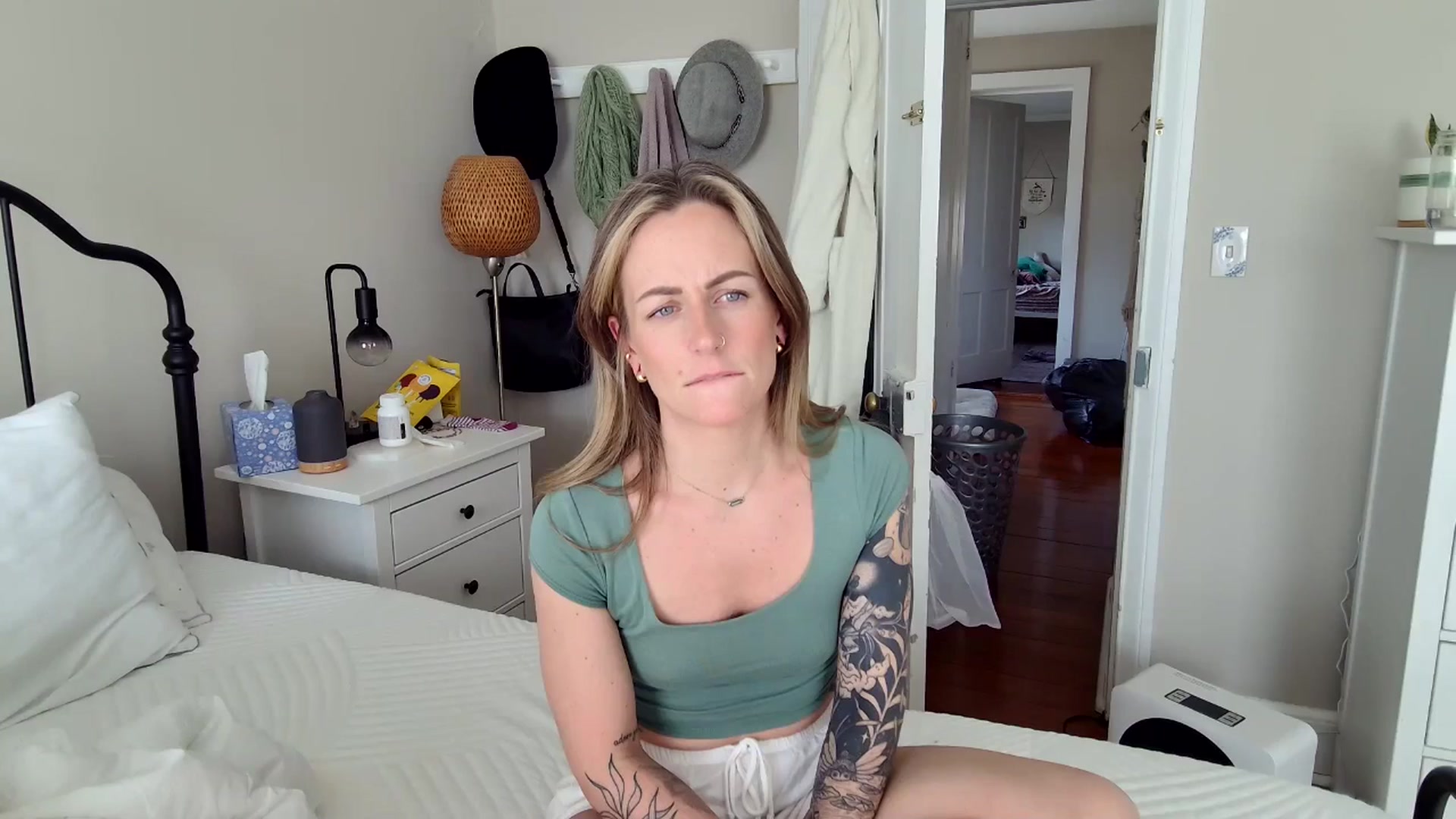 Lena_bee video thumbnail