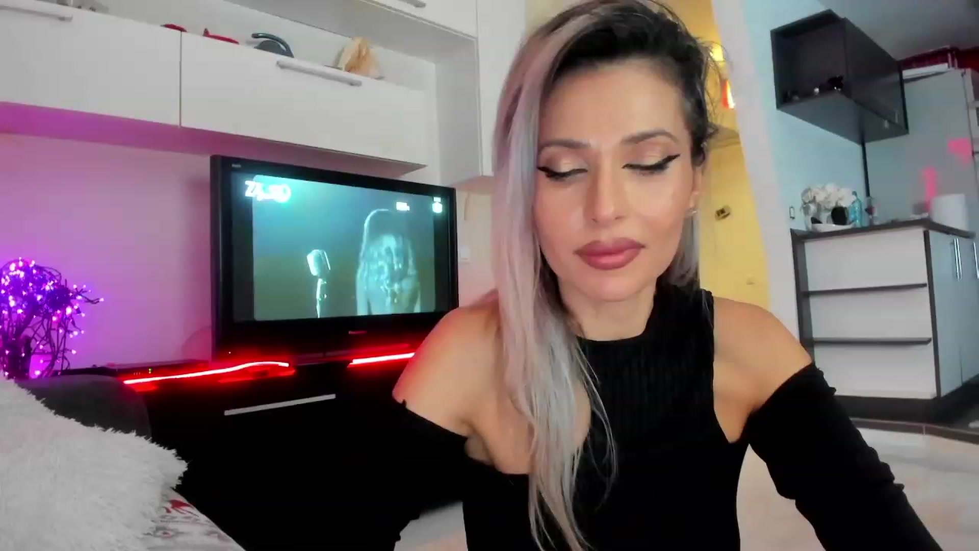 SmileyTinaa video thumbnail
