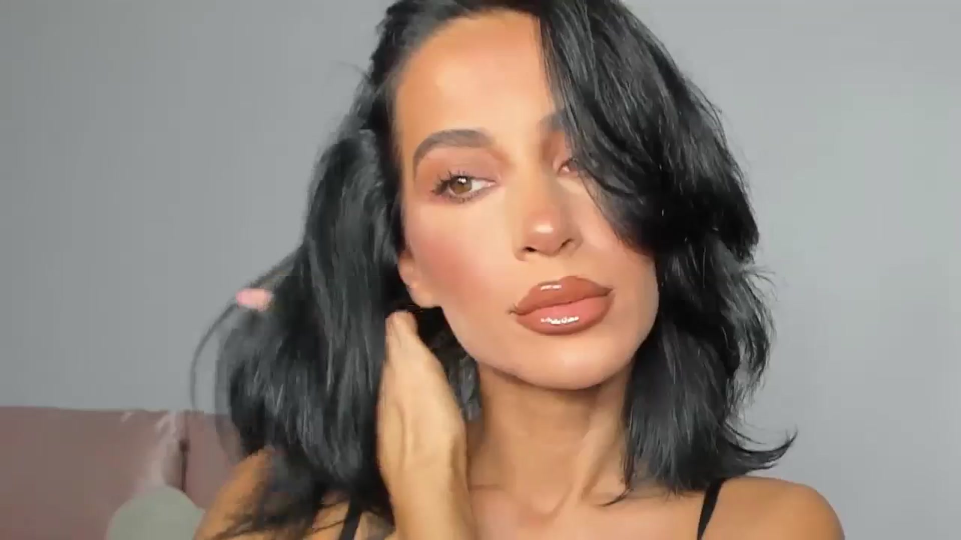 Qarinah video thumbnail