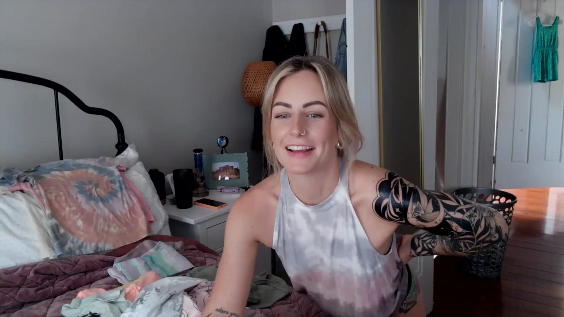 Lena_bee video thumbnail