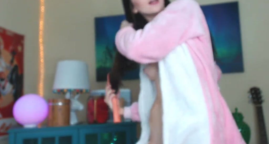 LaraLou video thumbnail