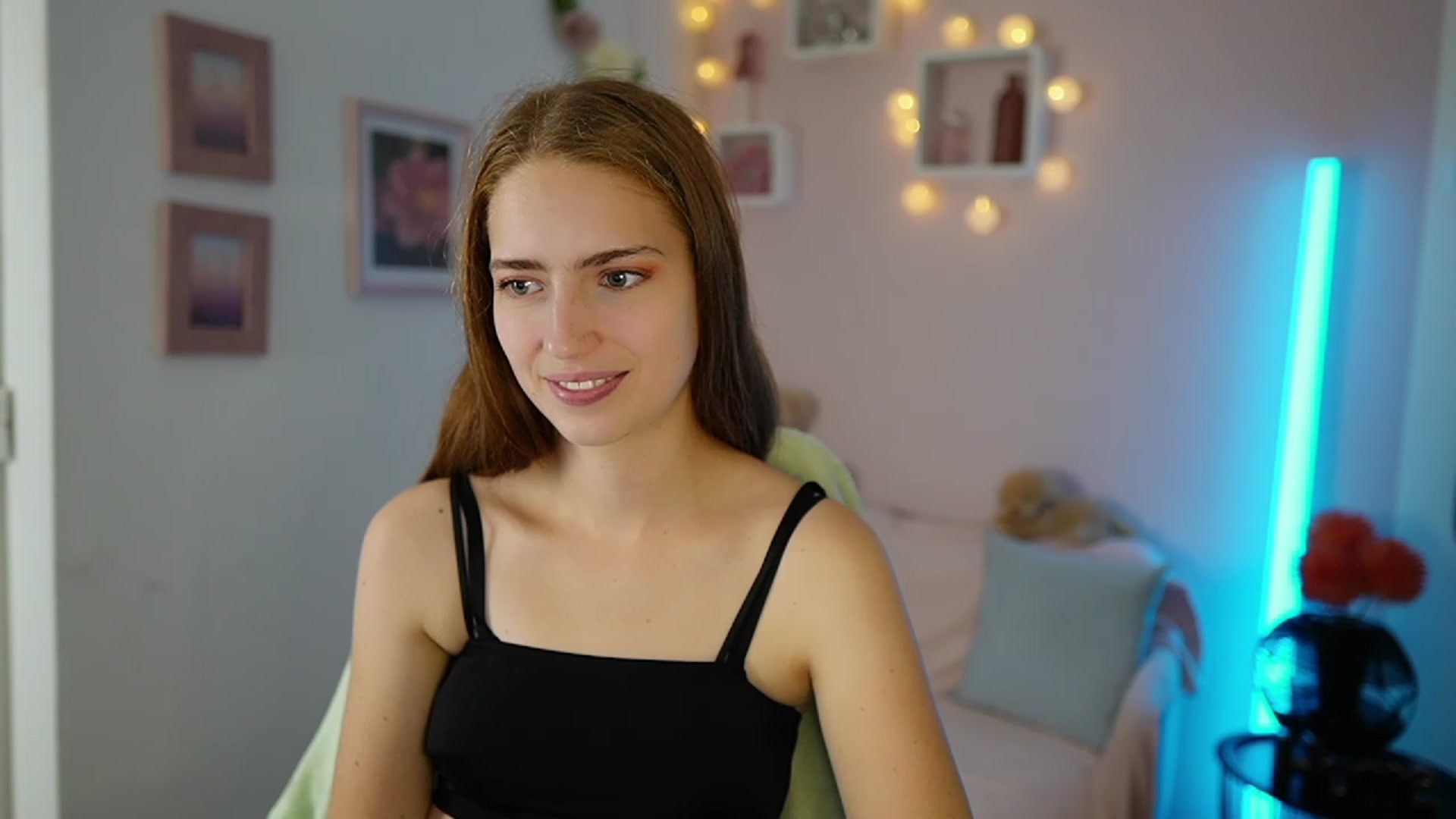 Naomi_Woods18 video thumbnail