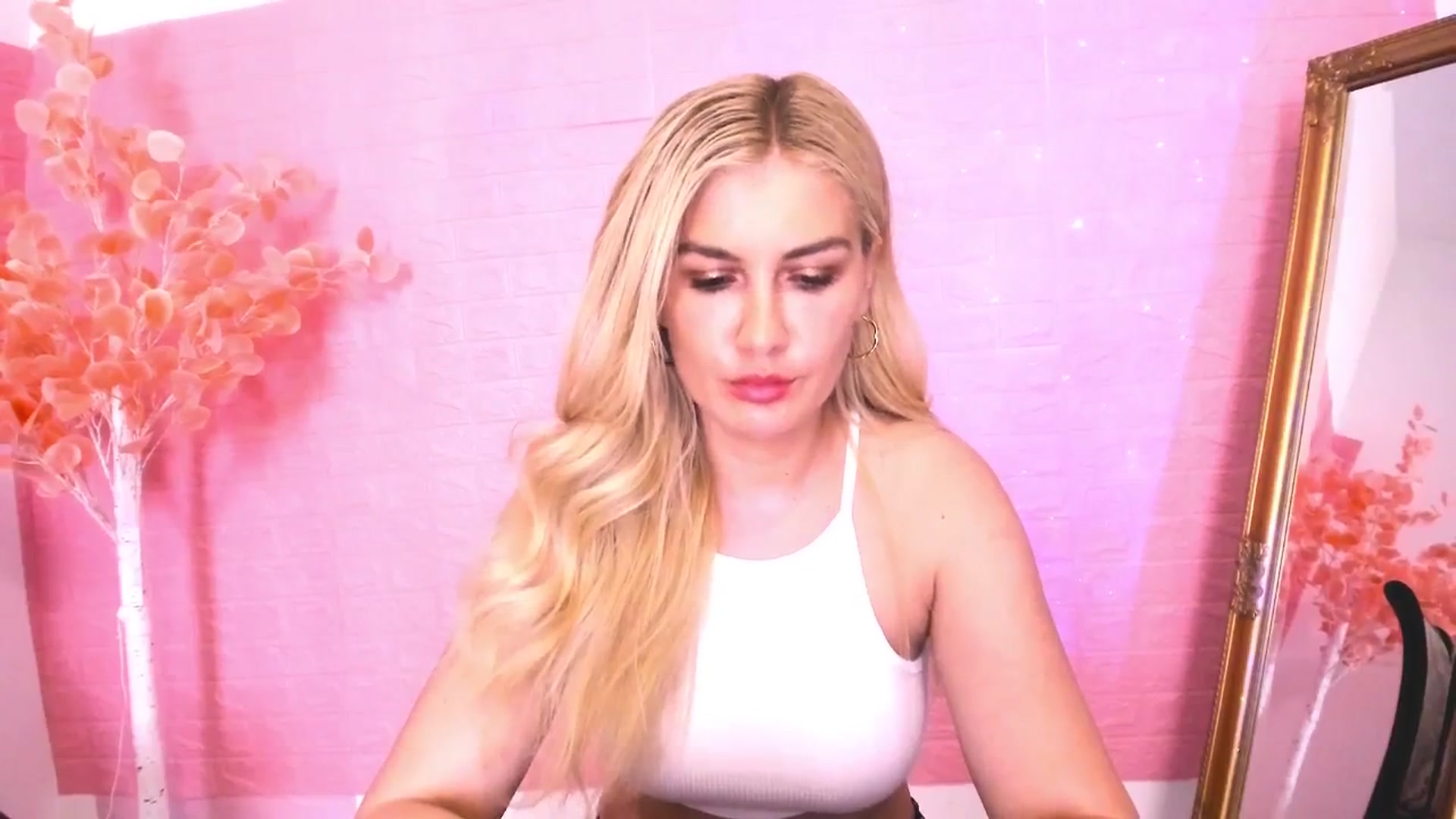 CutieeMary video thumbnail