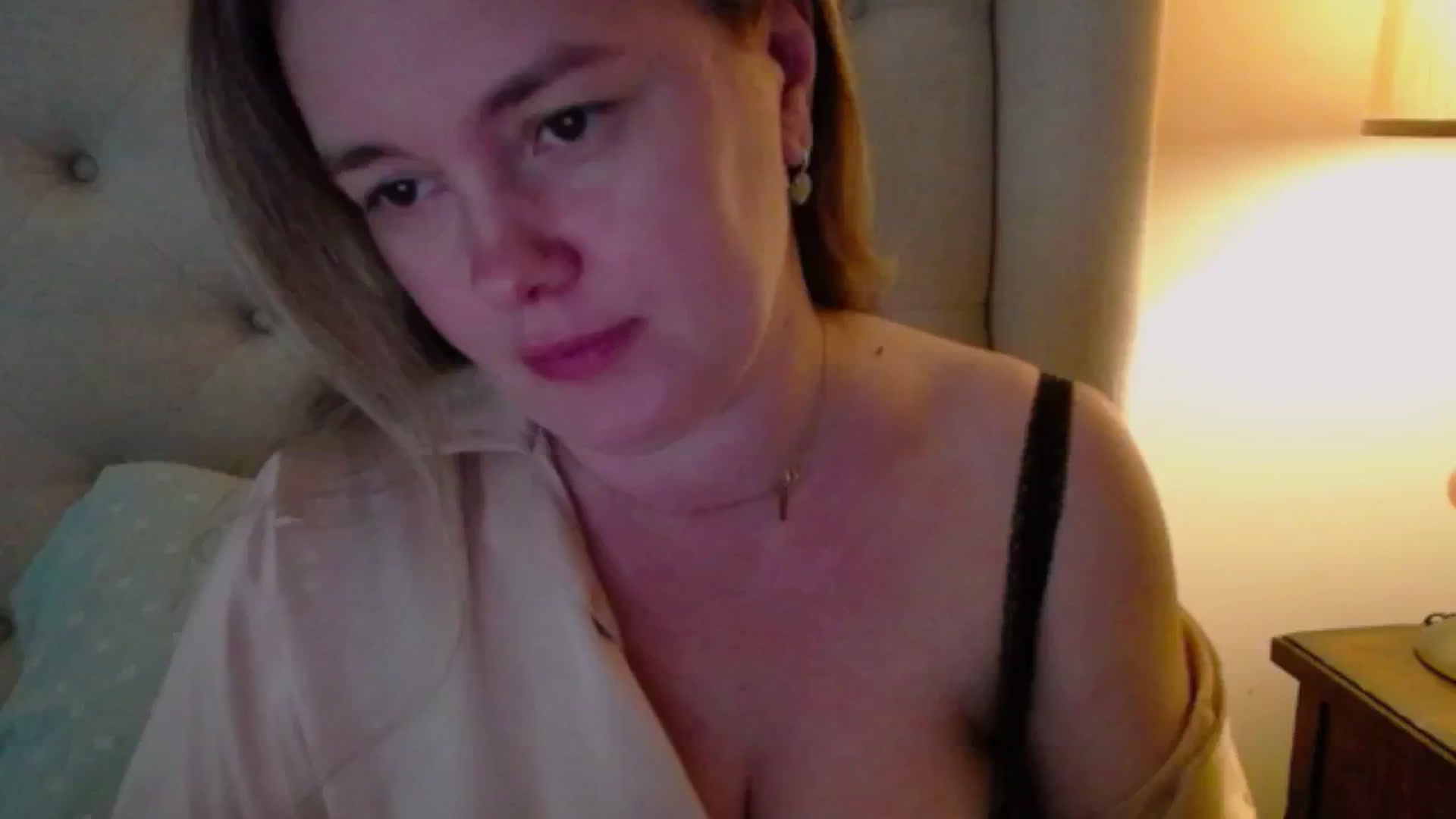 J0llye video thumbnail
