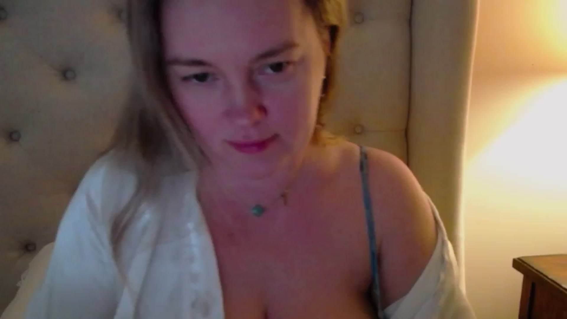 J0llye video thumbnail