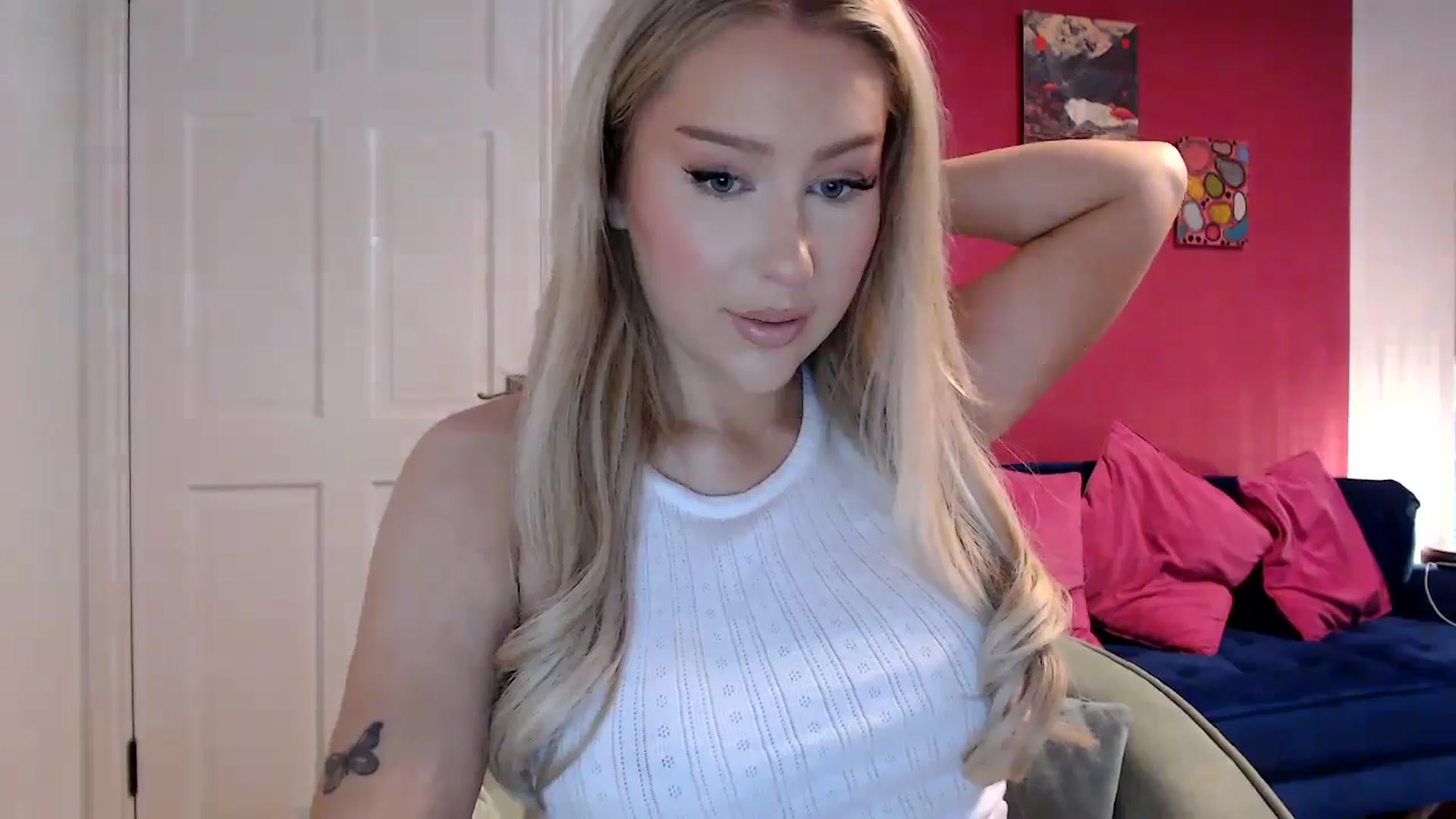 PetiteAvax video thumbnail