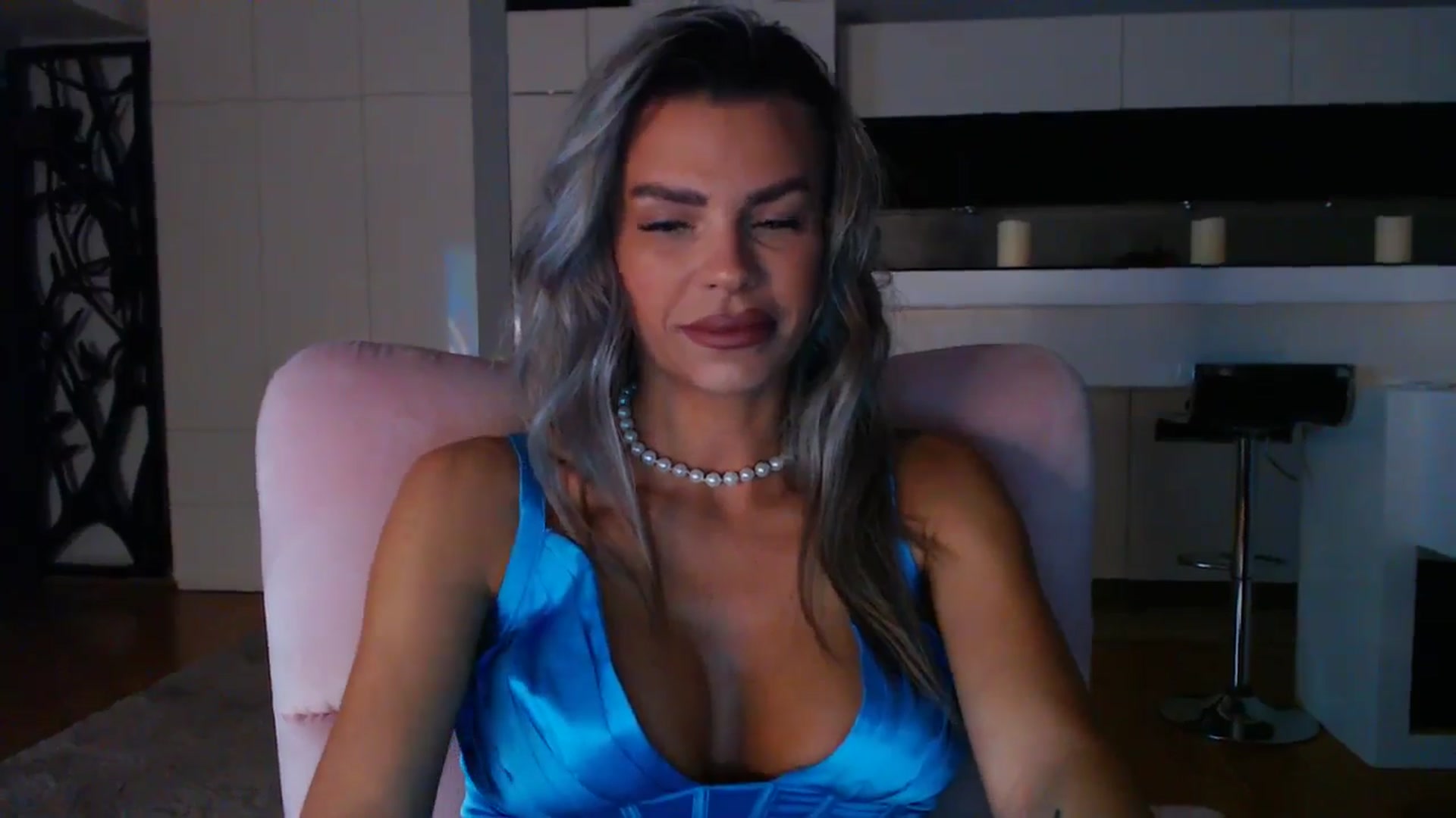 D_y_y video thumbnail