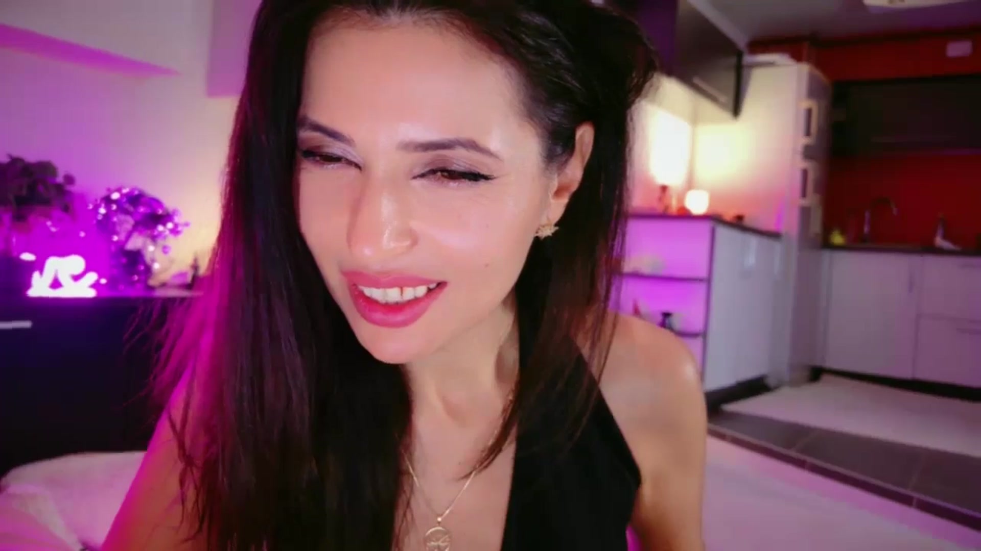 SmileyTinaa video thumbnail