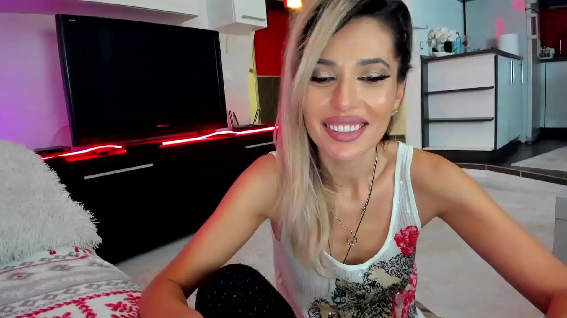 SmileyTinaa video thumbnail