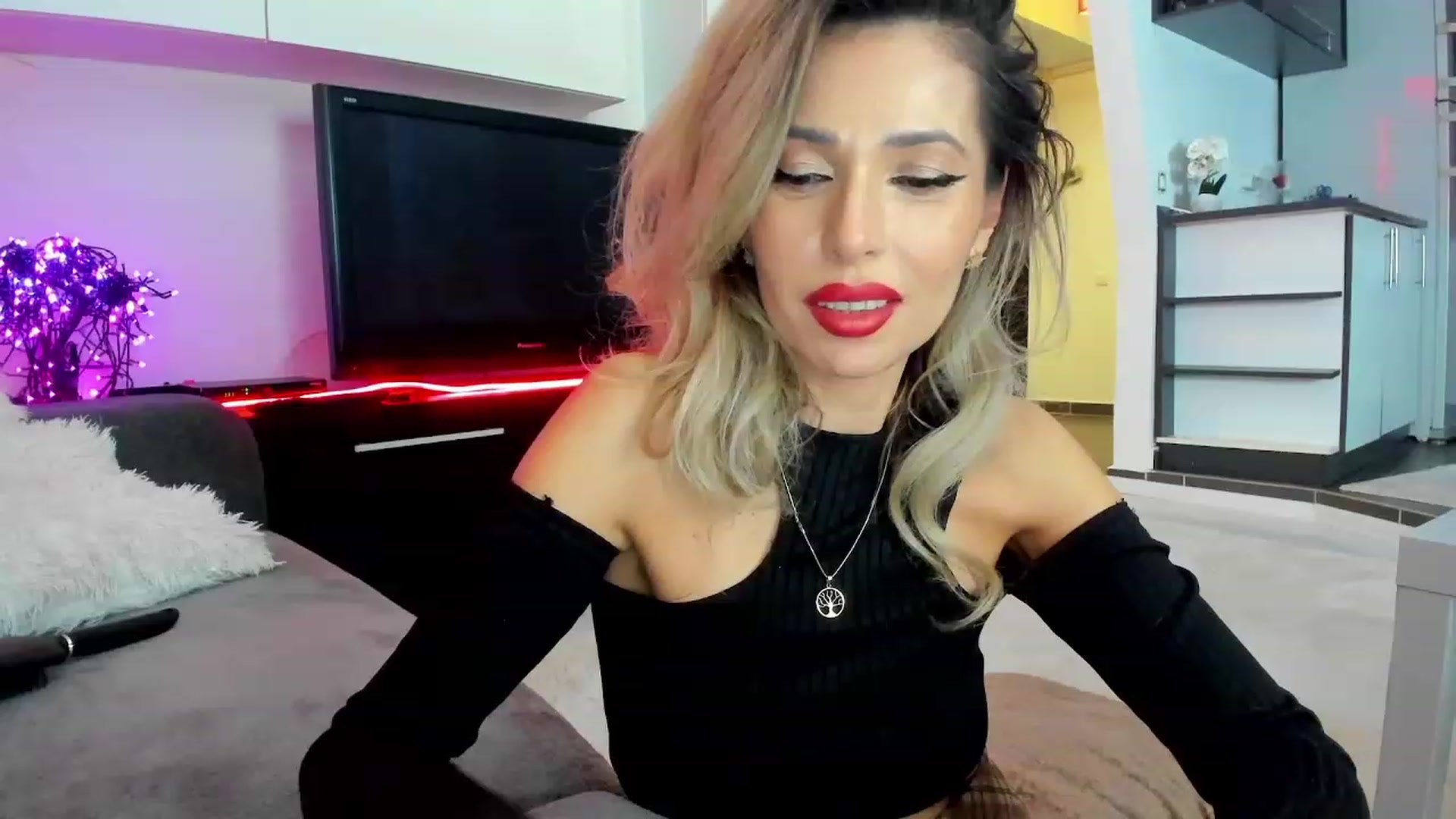 SmileyTinaa video thumbnail