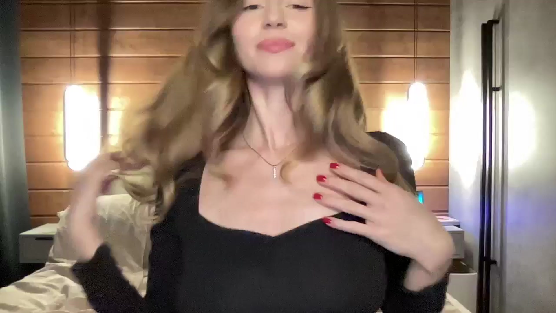 UniiqueMilana video thumbnail