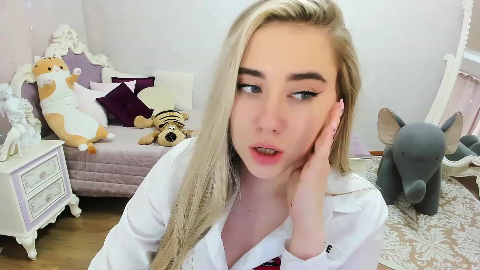 Auroraa__ video thumbnail