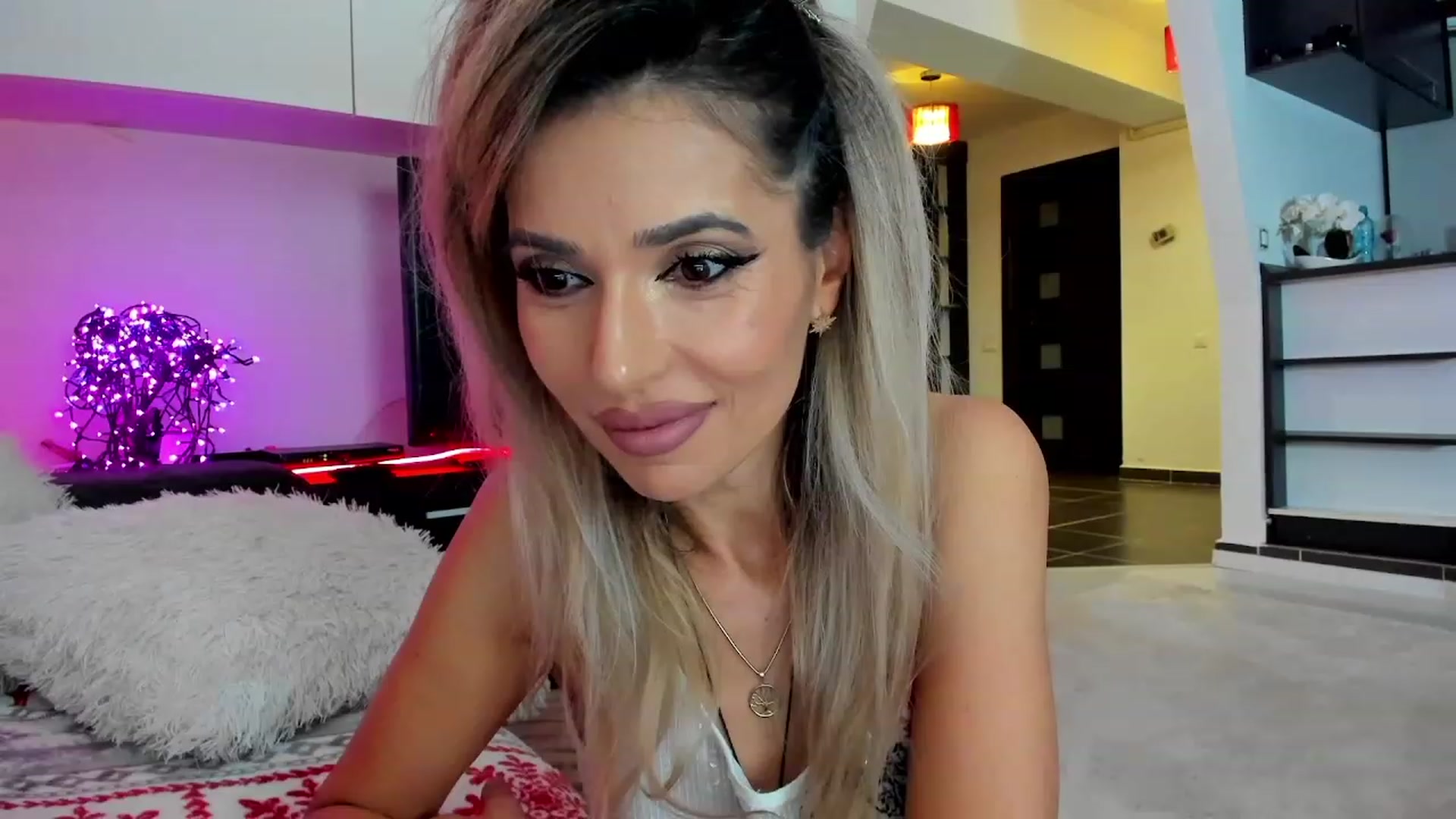 SmileyTinaa video thumbnail