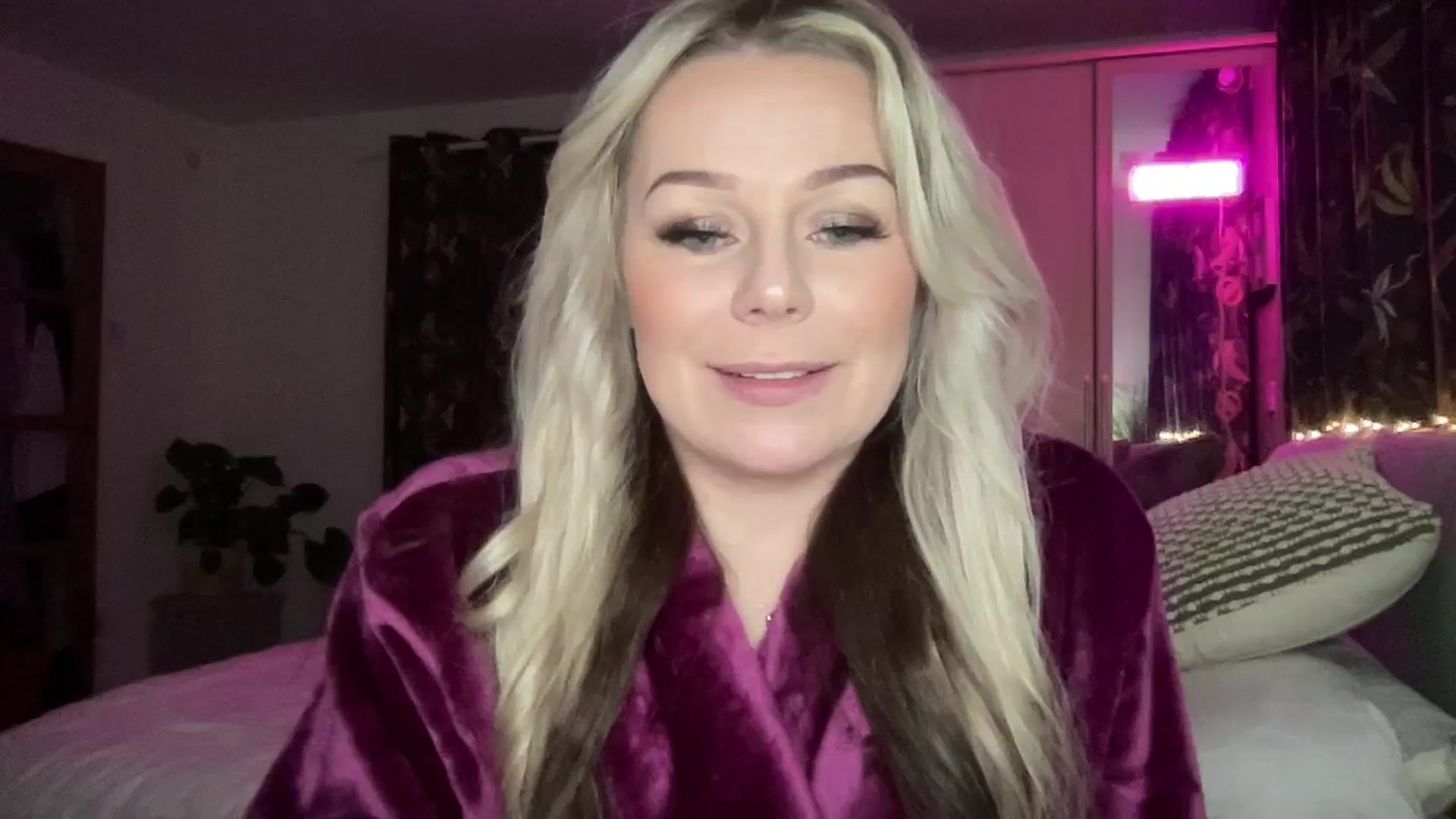 LaraLaughs video thumbnail