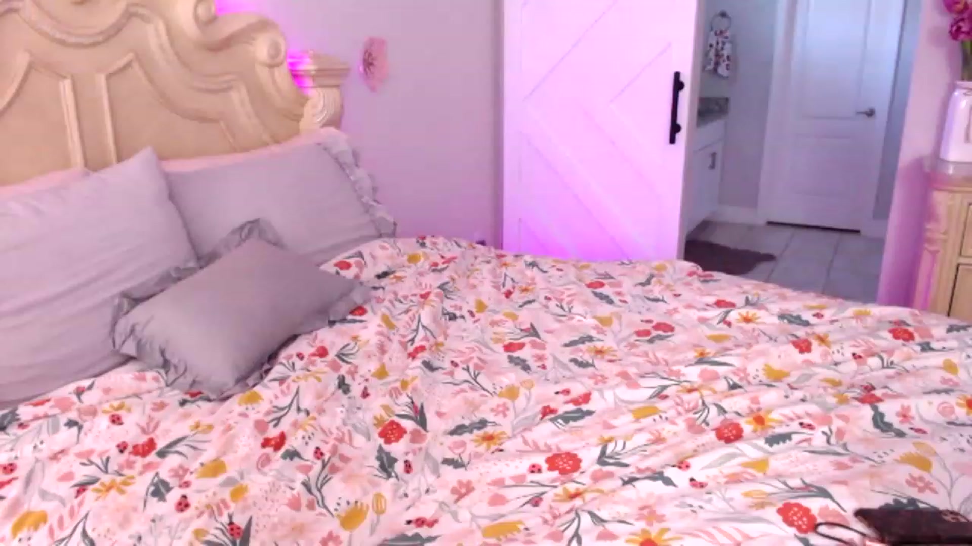 AddictiveKiss video thumbnail