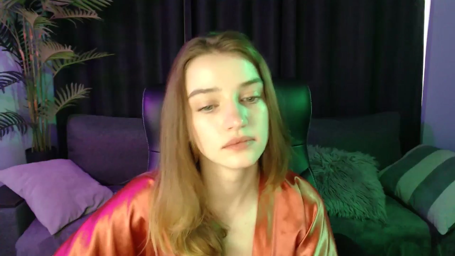 LaraMinx video thumbnail