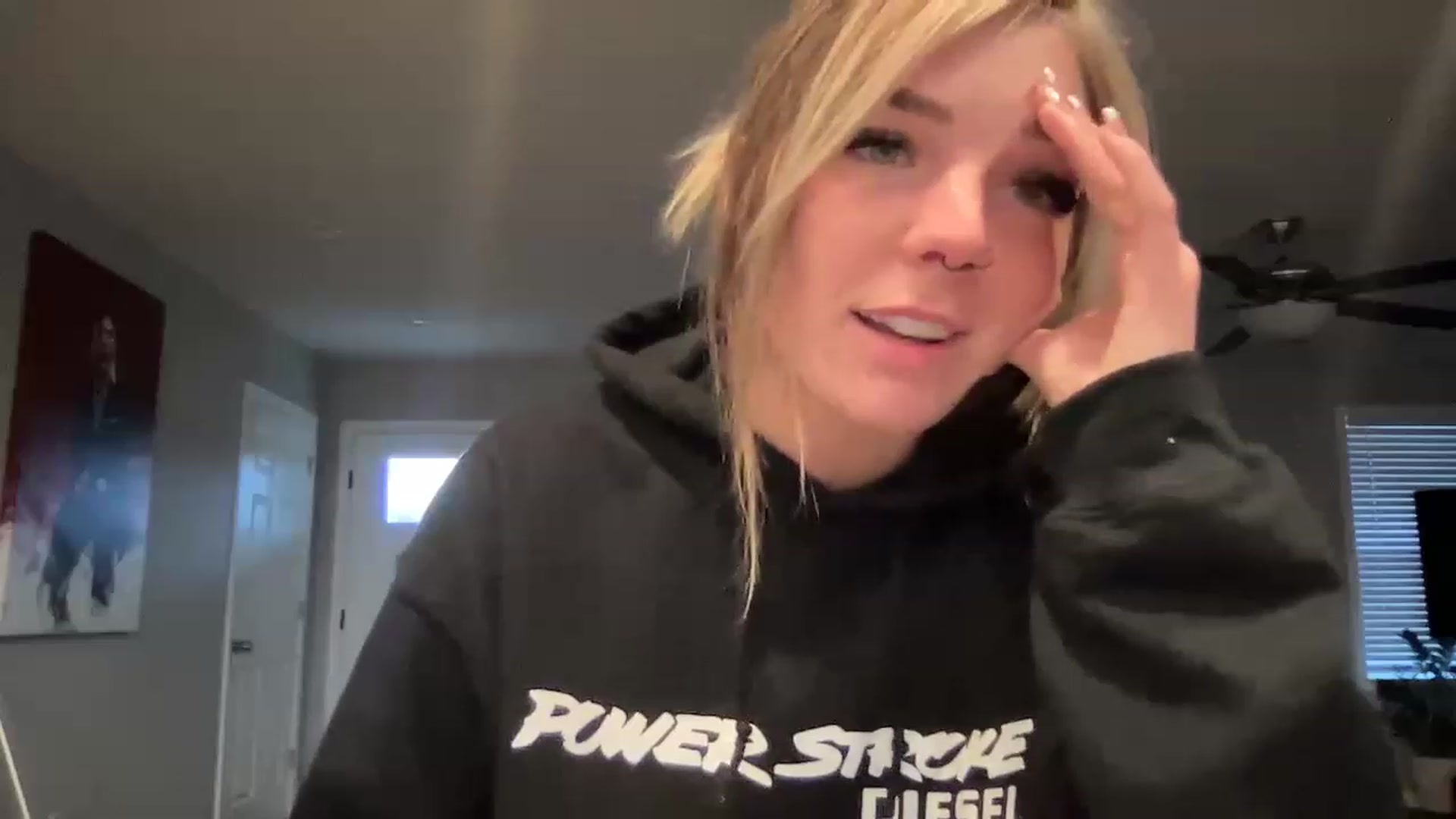 XEllieraeX video thumbnail