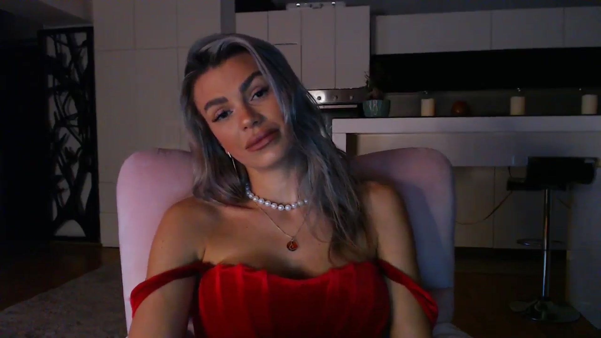 D_y_y video thumbnail