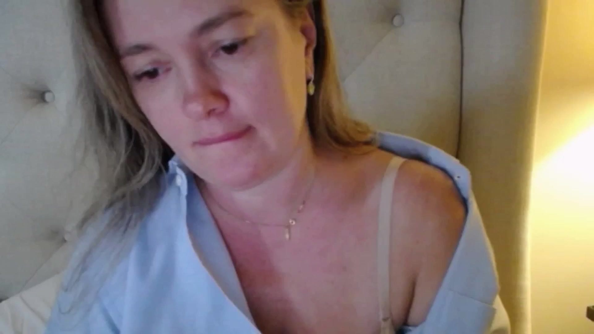 J0llye video thumbnail