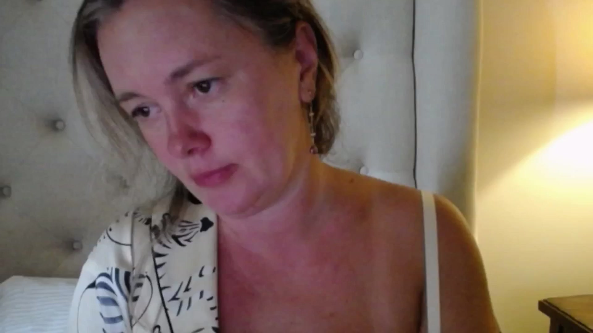 J0llye video thumbnail
