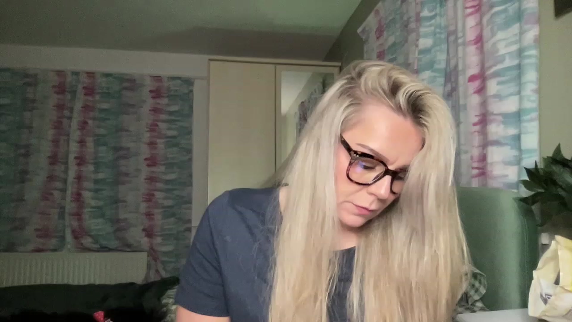 LaraLaughs video thumbnail