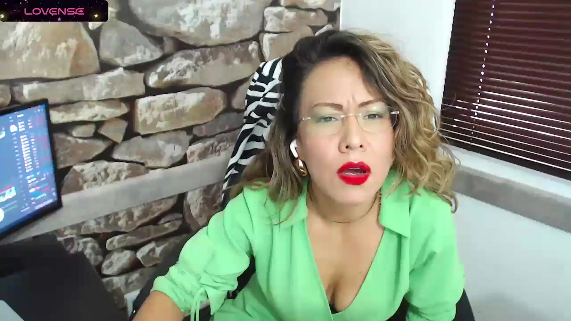 office_secret video thumbnail