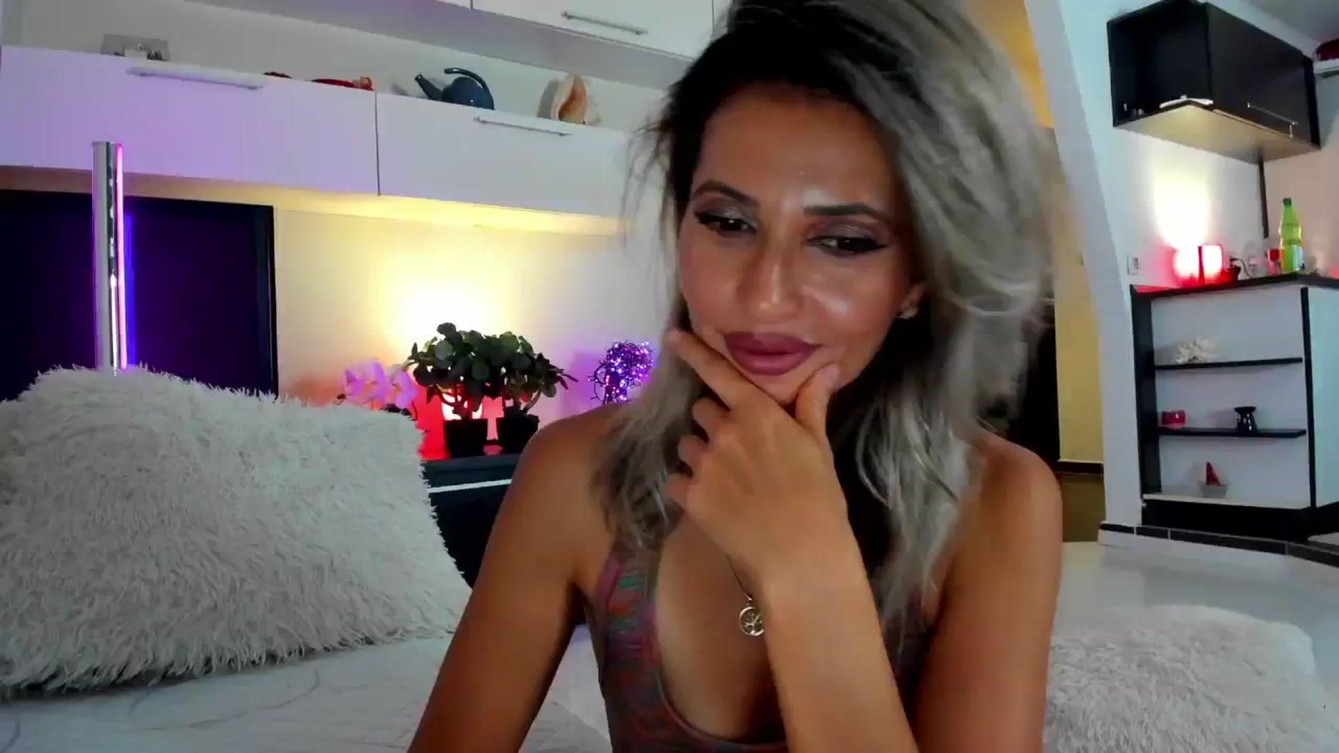 SmileyTinaa video thumbnail