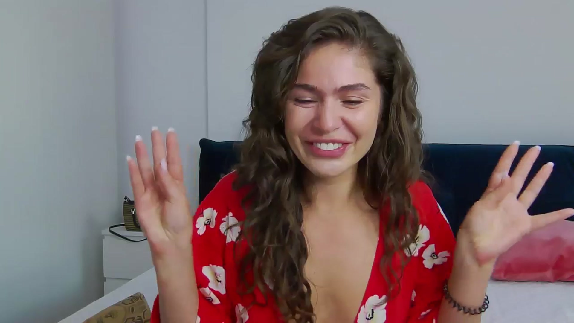 NaiaaBee video thumbnail