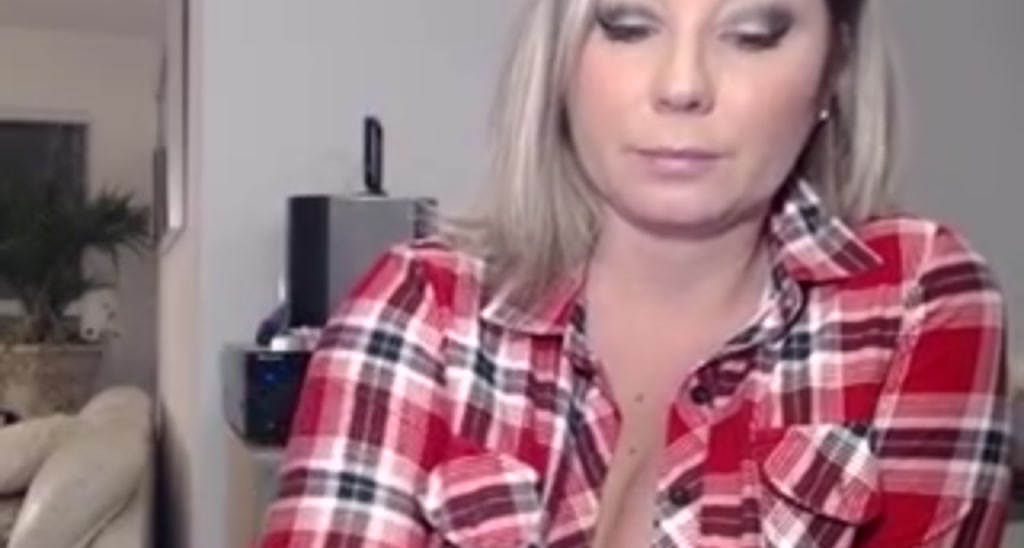 JuicyJamie_69 video thumbnail