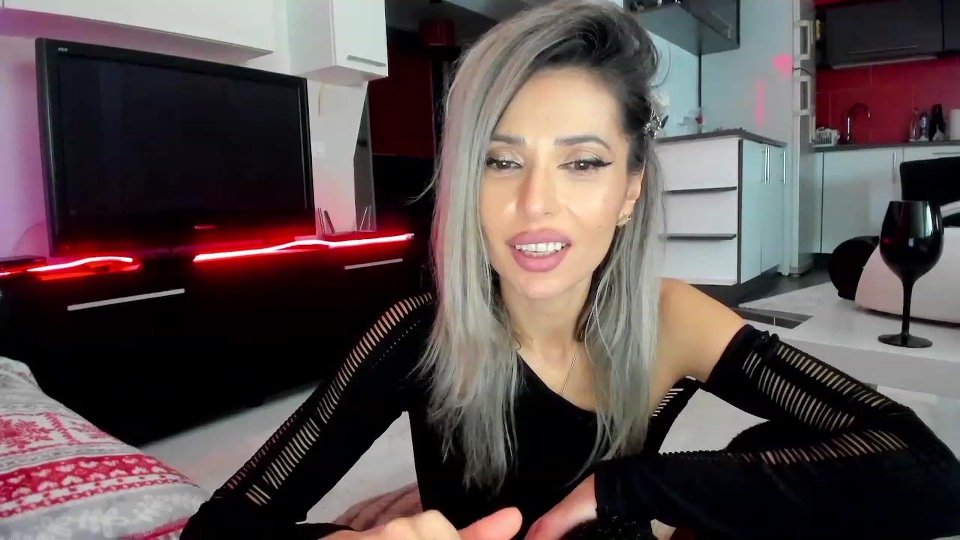 SmileyTinaa video thumbnail